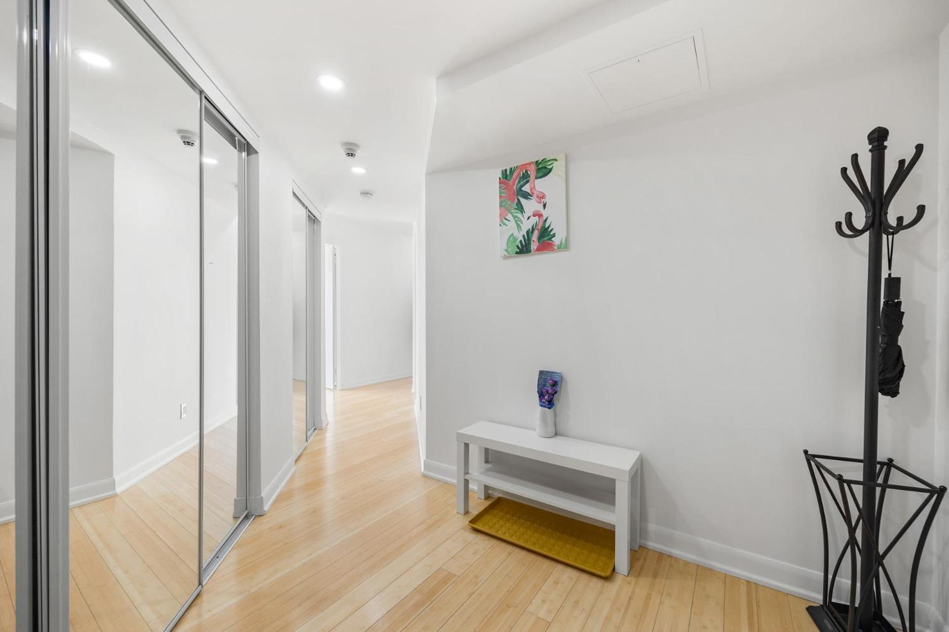 Modern 2-Bedroom Condo W Floor To Ceiling Windows 多伦多 外观 照片