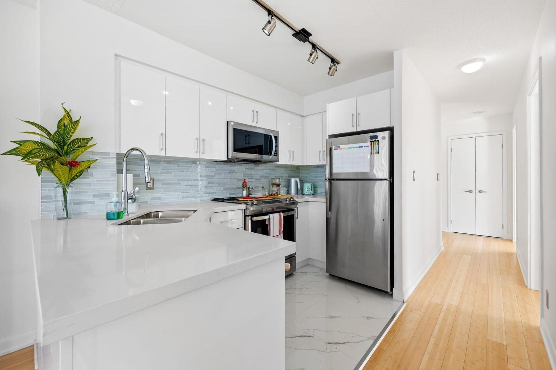 Modern 2-Bedroom Condo W Floor To Ceiling Windows 多伦多 外观 照片