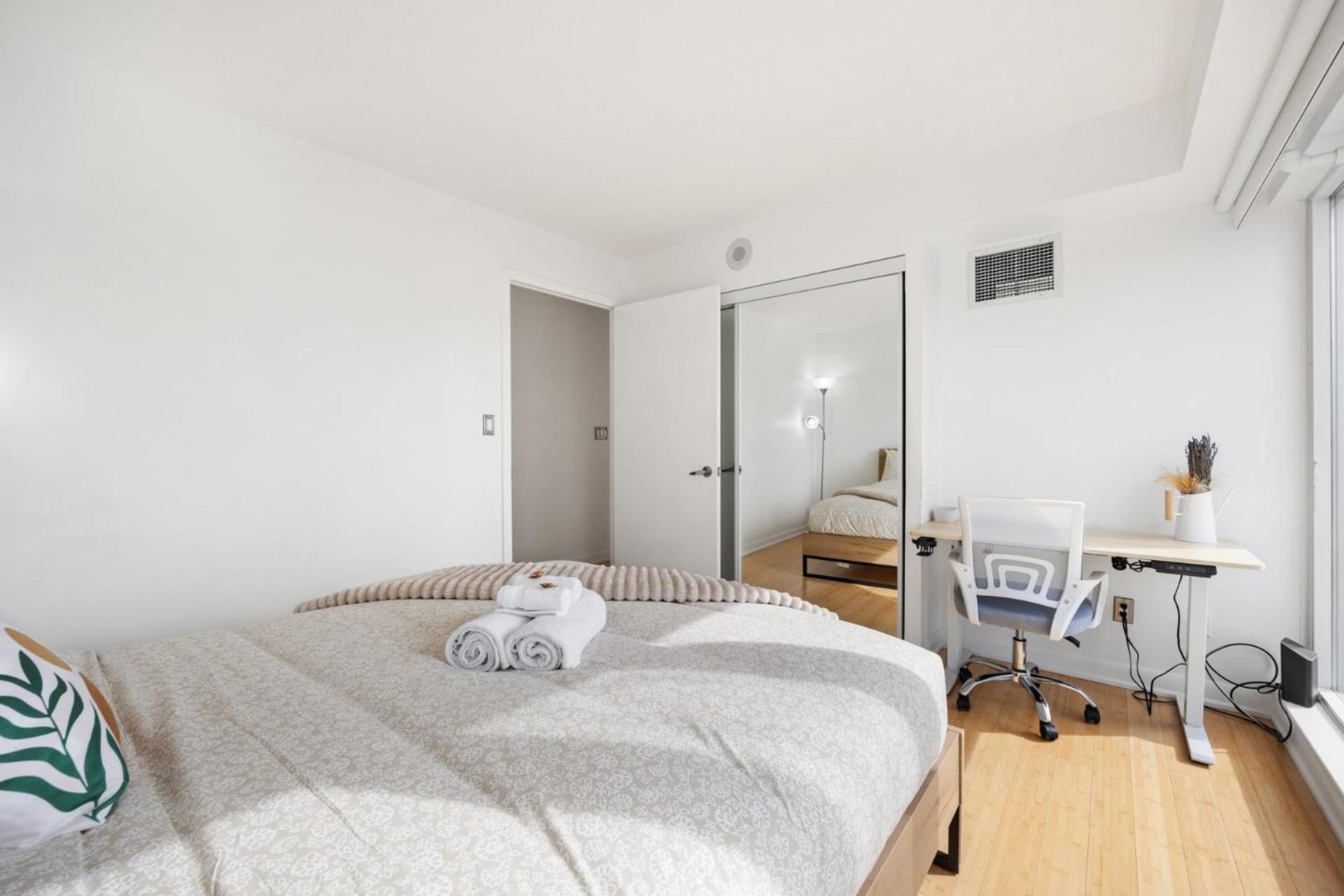 Modern 2-Bedroom Condo W Floor To Ceiling Windows 多伦多 外观 照片