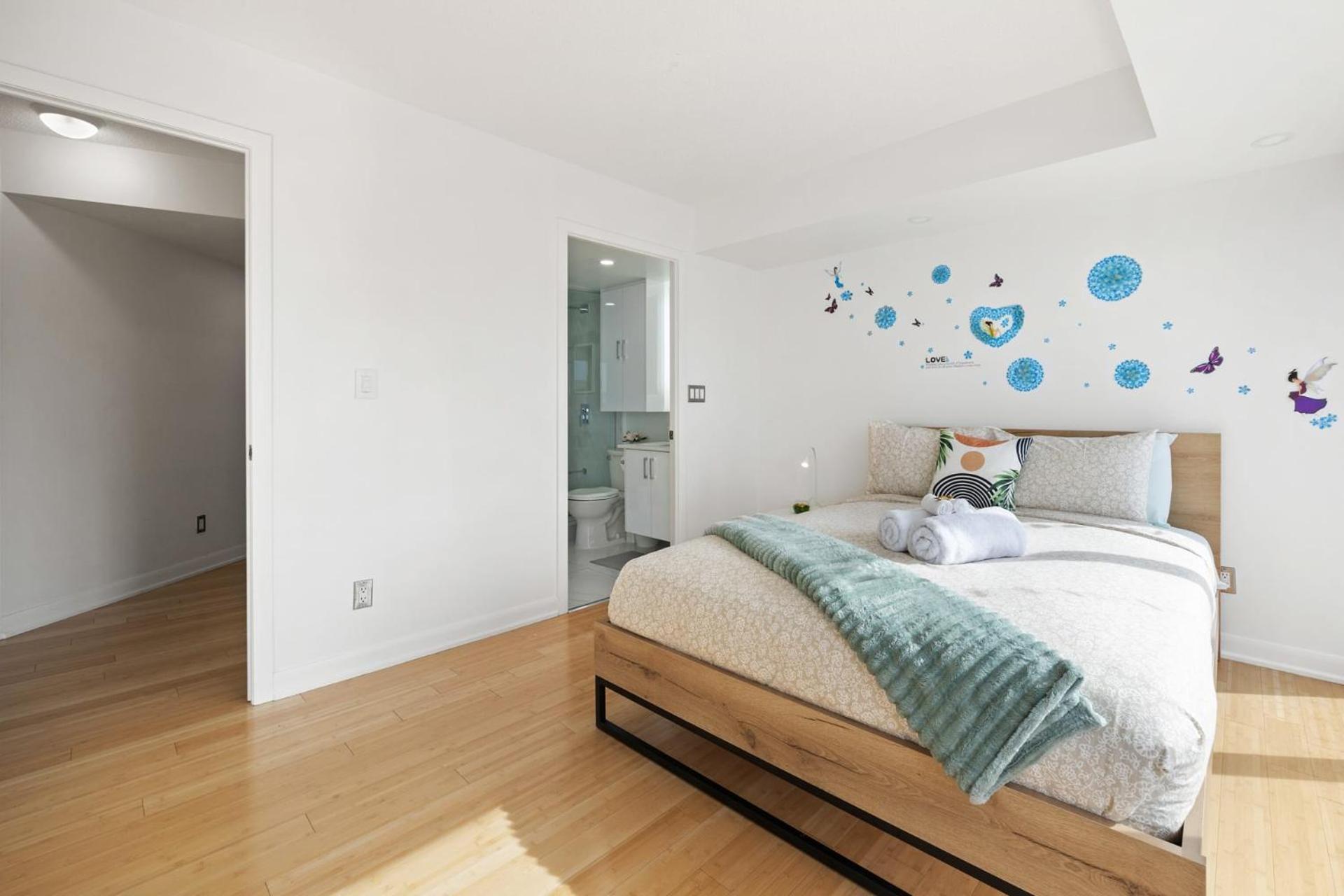 Modern 2-Bedroom Condo W Floor To Ceiling Windows 多伦多 外观 照片