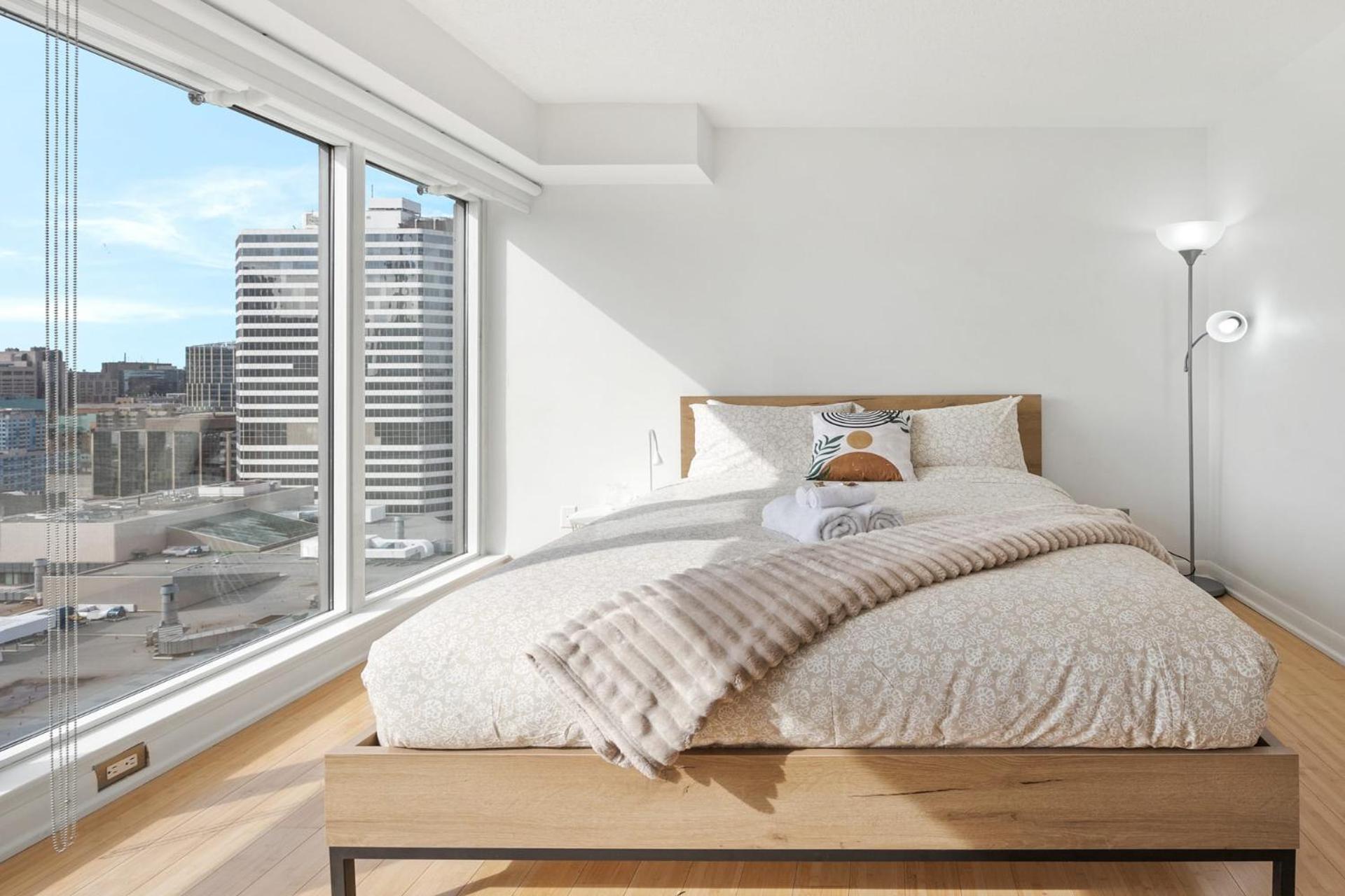 Modern 2-Bedroom Condo W Floor To Ceiling Windows 多伦多 外观 照片